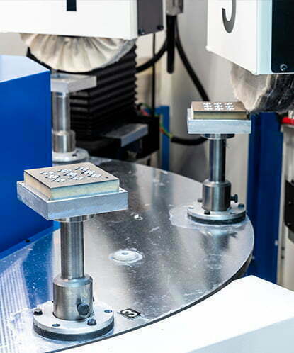 Tavole a Scatti - CNC</p>
<p>Tavola rotante a scatti e CNC per la lucidatura e la smerigliatura. Soluzione ideale nel caso di una minore produzione di pezzi.