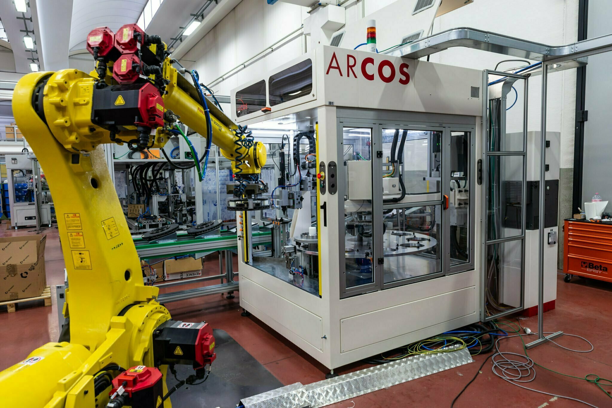 Finitura automatizzata gli impatti della robotica nel settore Arcos
