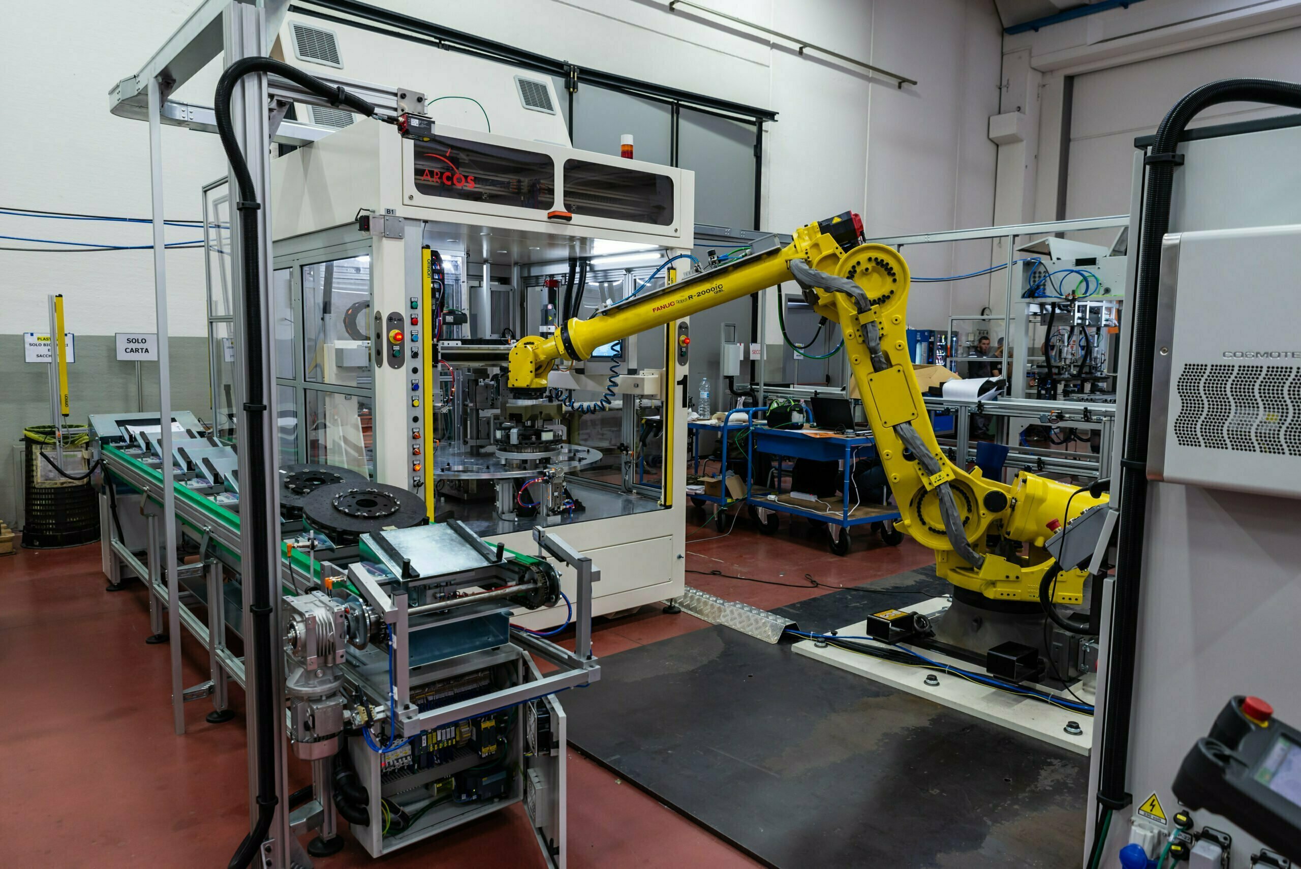 Standard vs. Customized End-of-Arm Tooling | Robots.com