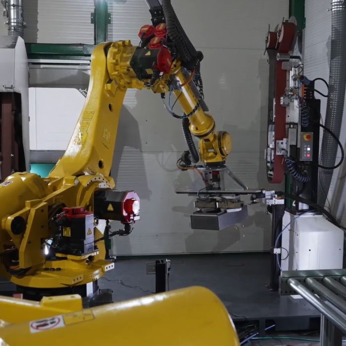 Sistemi robotici combinati per la rimozione di saldature